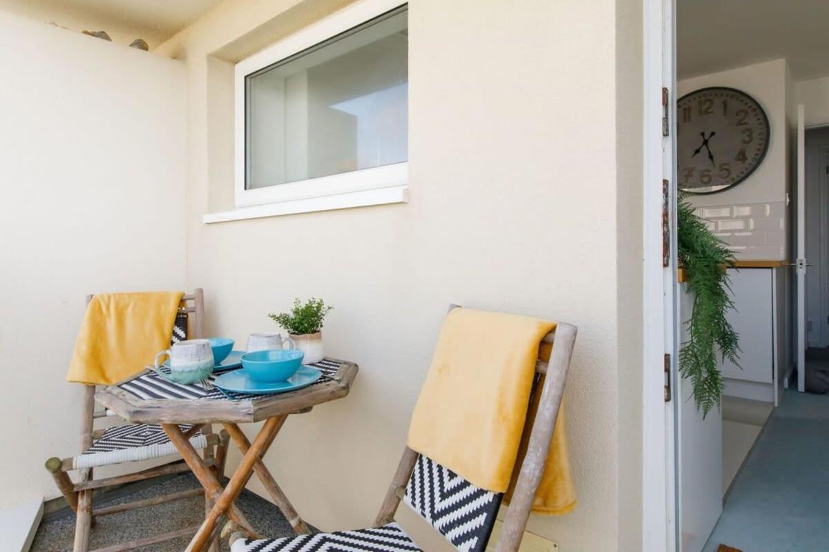 דירות Two Bed Seafront Escape In איסט וויטרינג מראה חיצוני תמונה