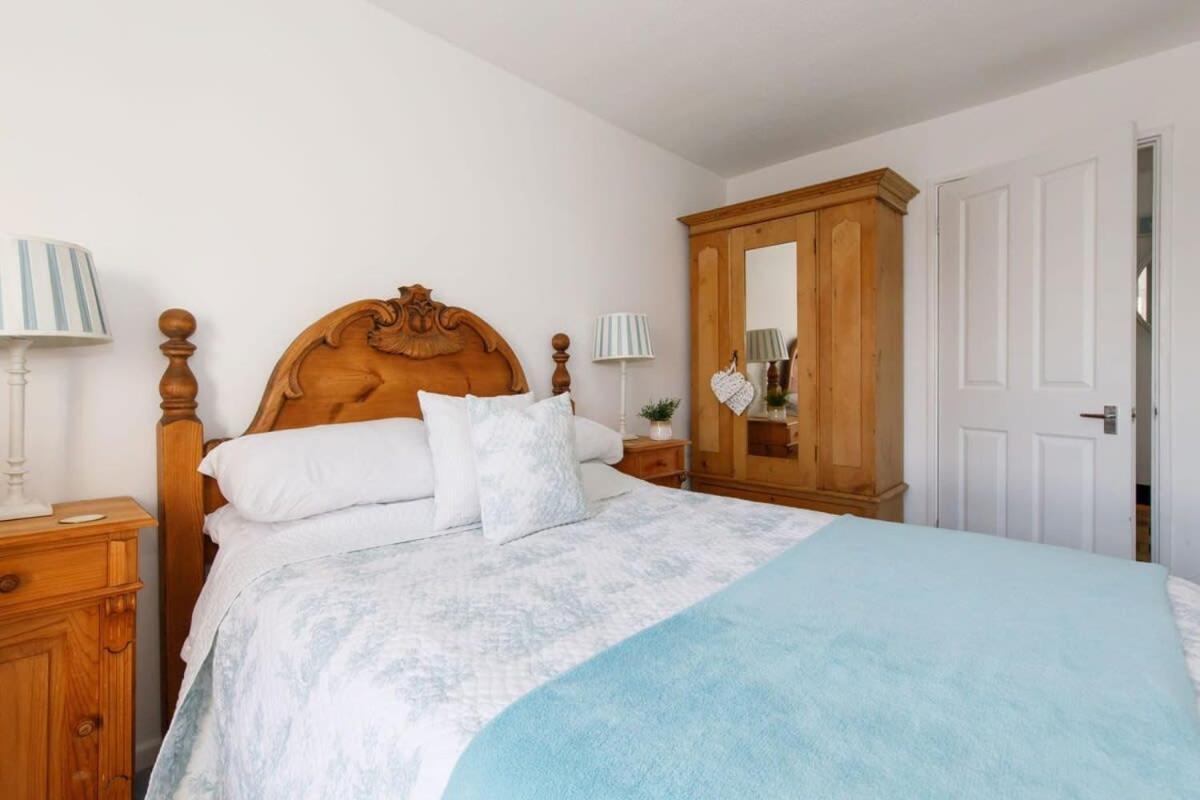 דירות Two Bed Seafront Escape In איסט וויטרינג מראה חיצוני תמונה