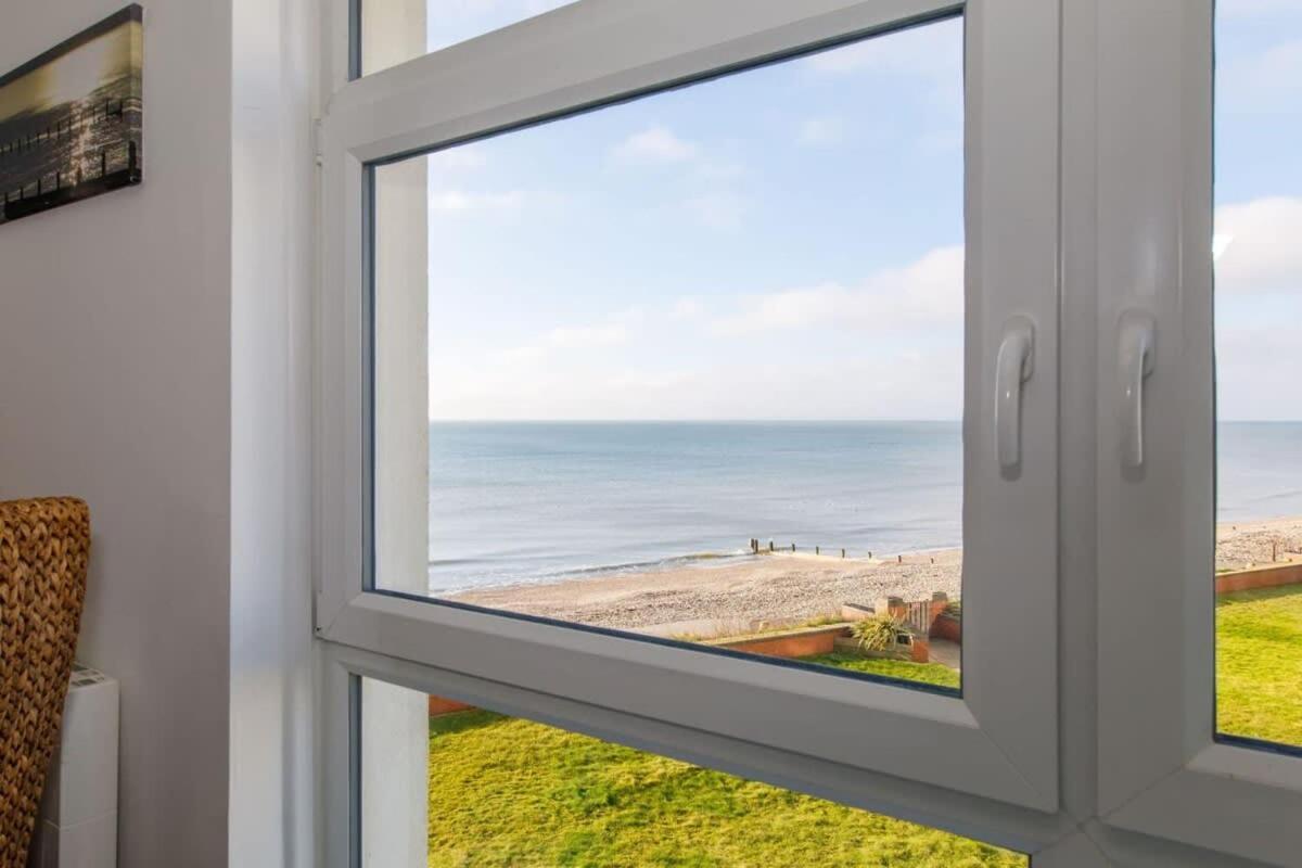 דירות Two Bed Seafront Escape In איסט וויטרינג מראה חיצוני תמונה