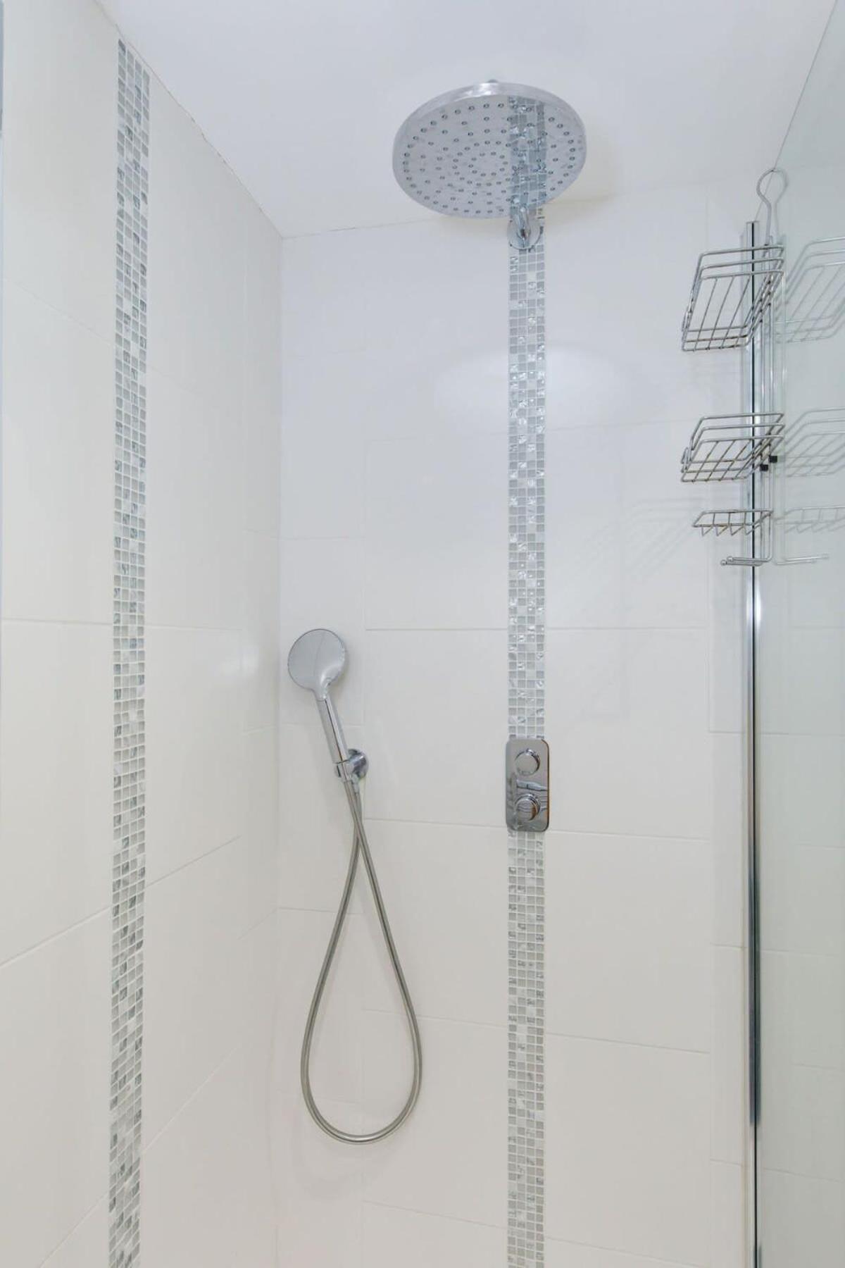 דירות Two Bed Seafront Escape In איסט וויטרינג מראה חיצוני תמונה